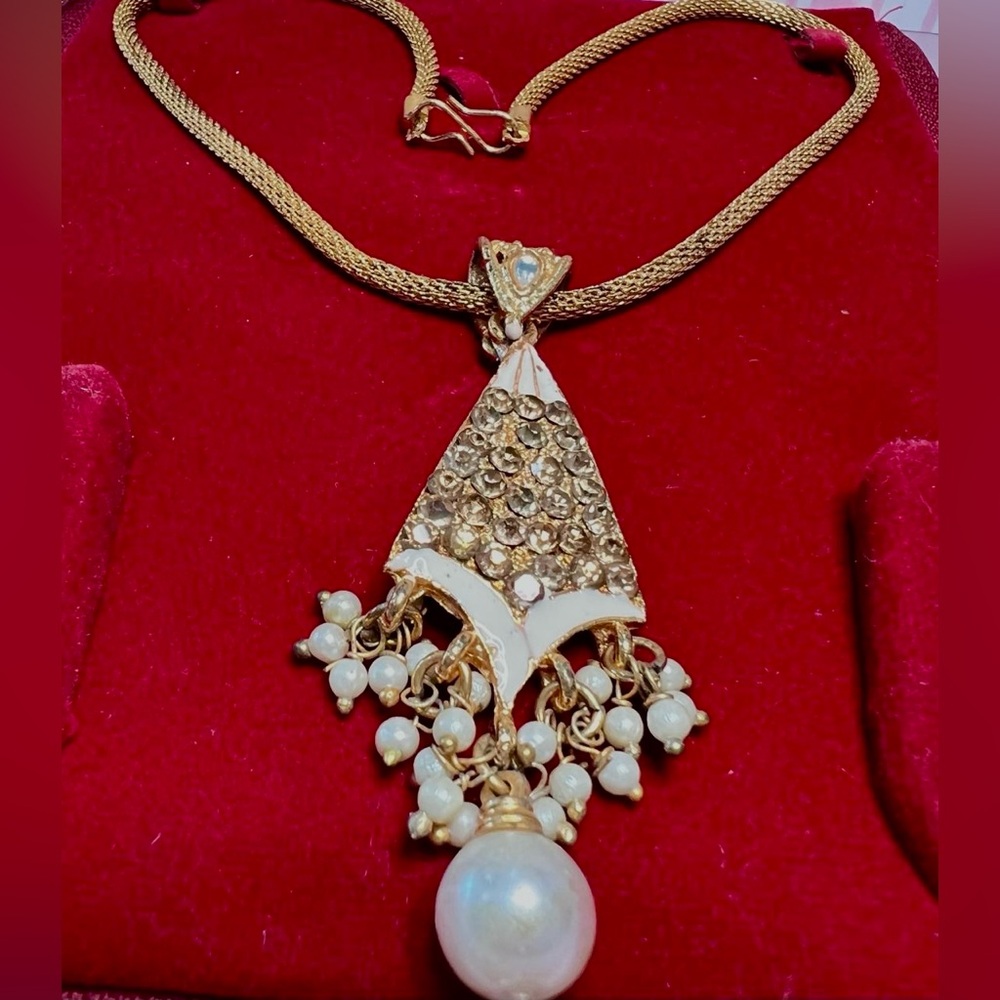 Gold-Tone Pearl Drop Pendant Necklace - Elegant Women's Jewelry